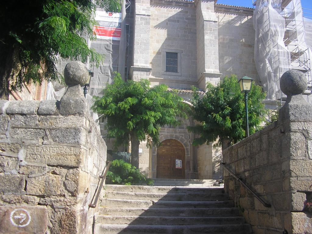 Casa Rural La Vid Cadalso de los Vidrios Bagian luar foto